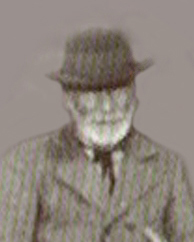 Първият кмет на Месемврия Клеантис Комнинос е от 1878 г.,а снимката е открита  по време на кметуването ме през 1901 г.